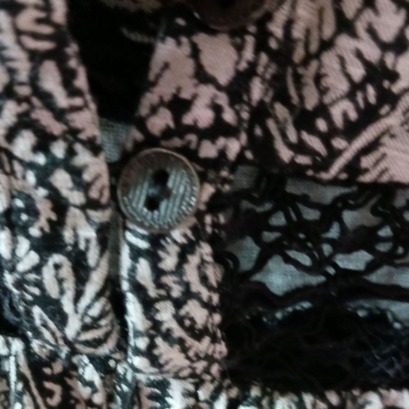 Lucky Brand Womens Cold Shoulder Top Black & White Floral Lace Trim Small - Picture 6 of 12